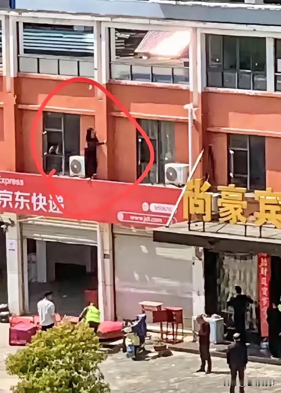 网络和舆论不是解决问题的唯一途径！
湖北大学阳逻校区校园内，一外地女大学生意外遇