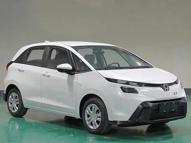 当年的飞度可以说是保值神器，代步车主流，现在的飞度被国内的新能源代步车，比如吉利