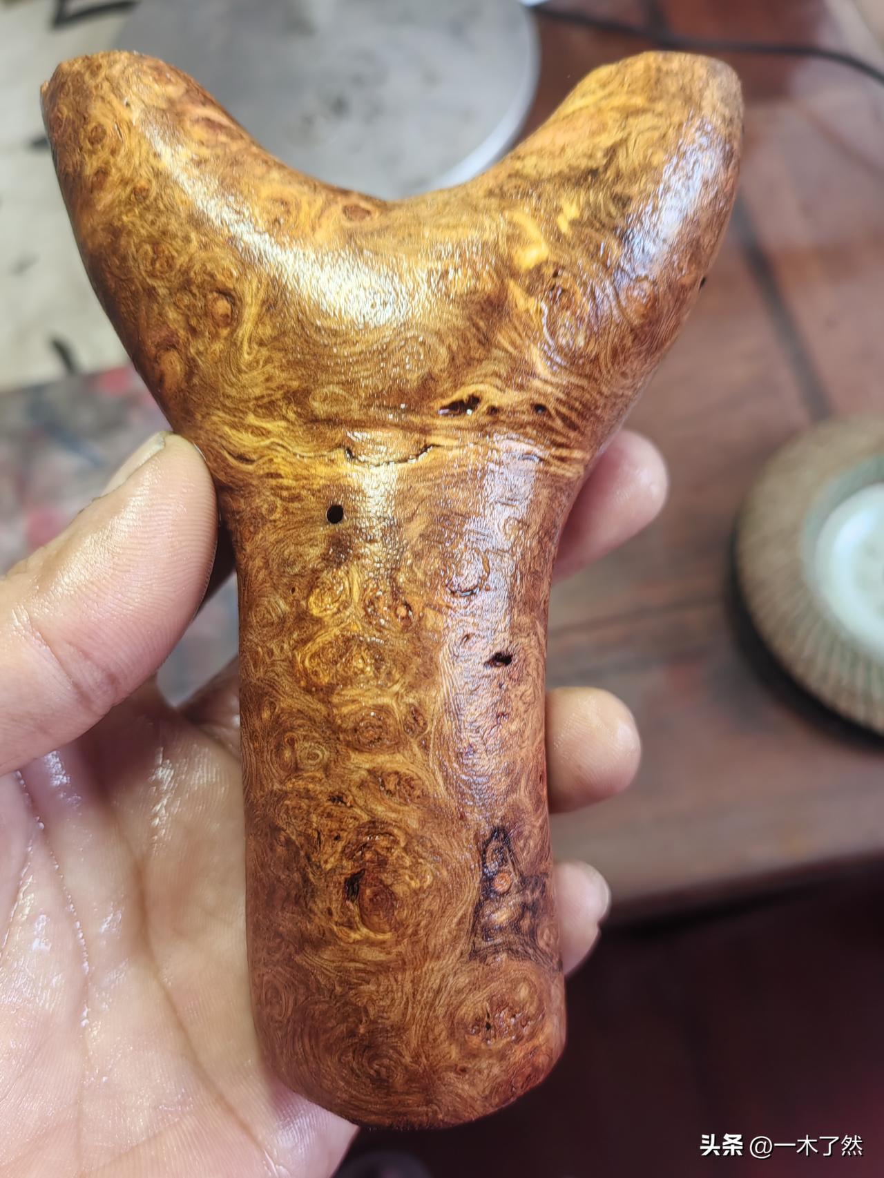 剩的边角料做了一个弹弓！！这木纹挺好。手工木制弹弓 弹弓工艺 满瘤疤弹弓 原木弹