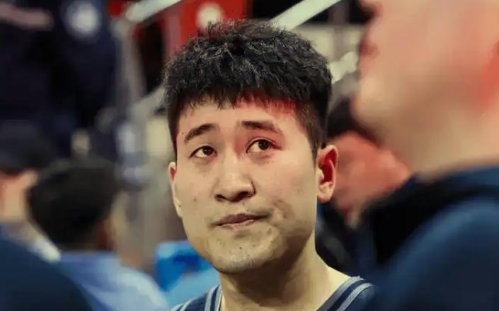男篮最大软肋被FMP拉德尼基试出来了，不改善世预赛不好打。最后一防男篮阵容最大软