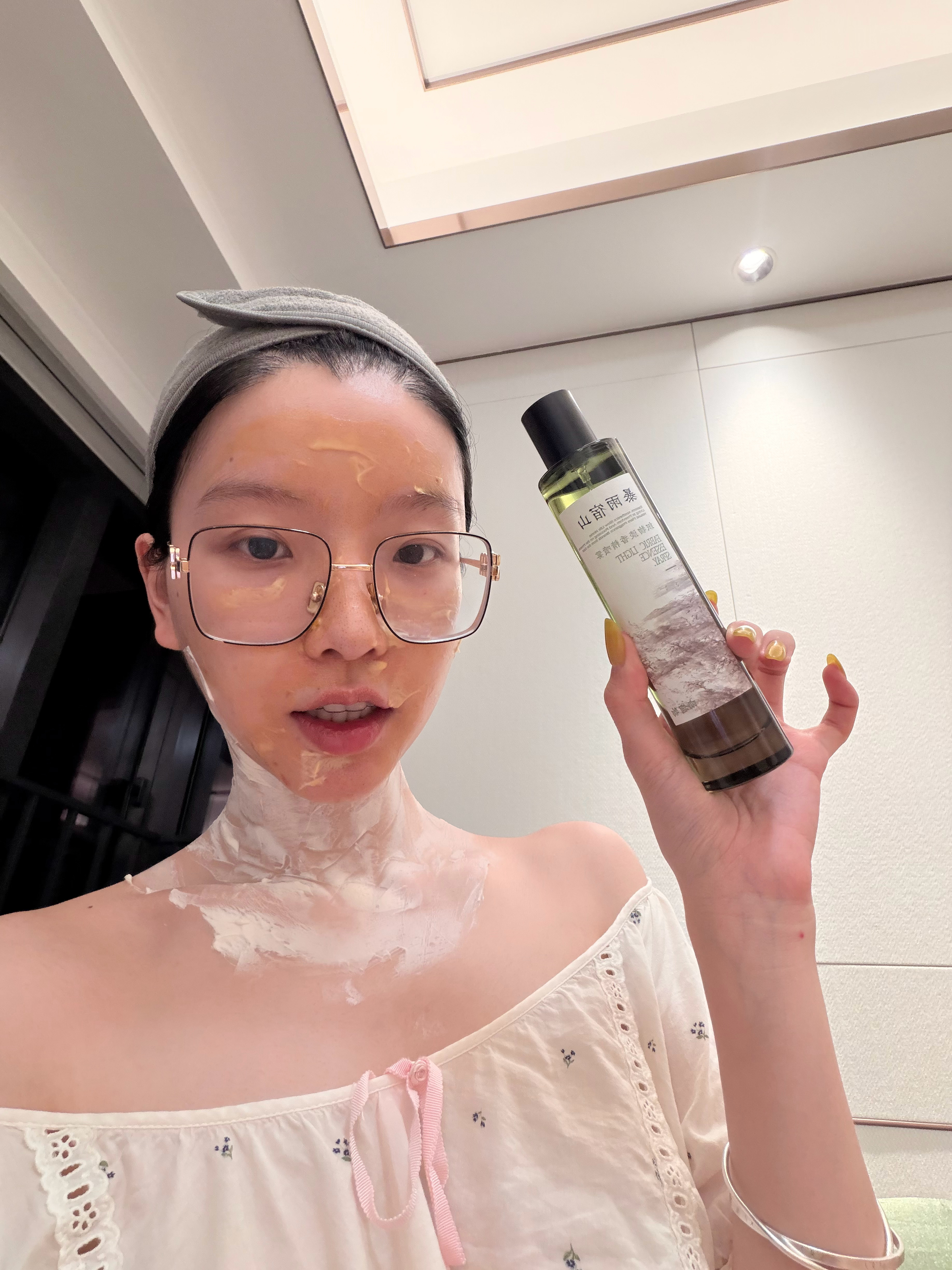 护肤中，分享一个最近很爱的一个类似于枕香喷雾的香氛…有种夏天在老家睡凉席的感觉?