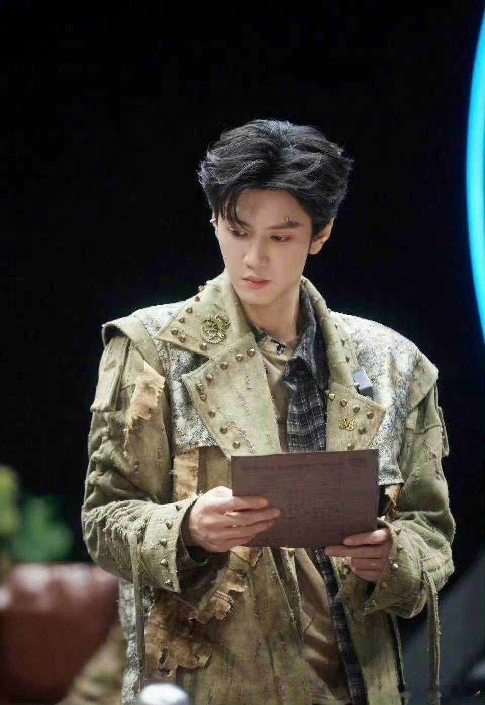 陈哲远全家的顶梁柱大侦探被郝大爸狠狠戳中！有担当又靠谱，脏活累活全包揽，遇事从不