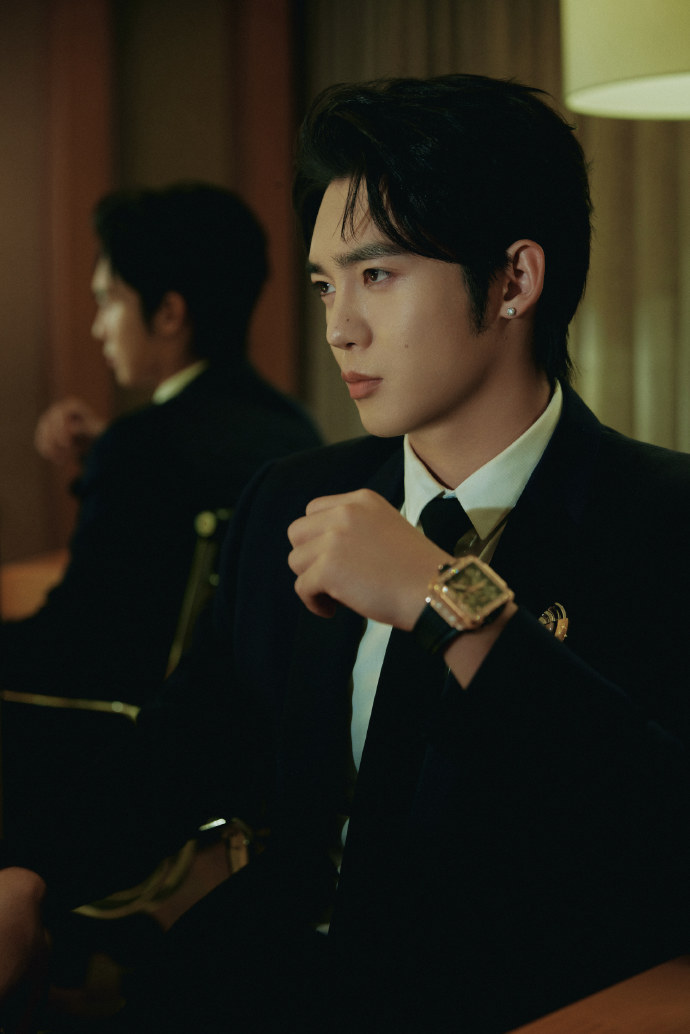 #于适西装背头look#、#于适西装统治区#围观下啦，于适西装背头look，可以
