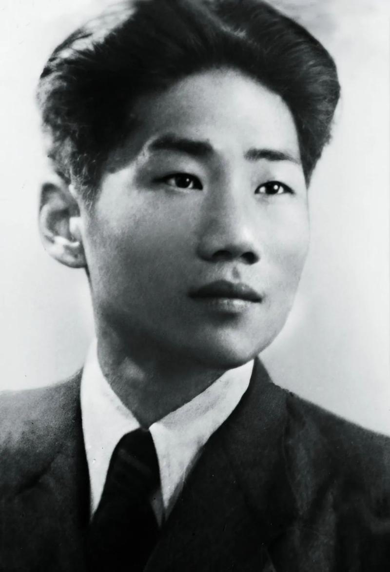 大家不要轻视毛岸英的牺牲，他的牺牲不是因为个人命运无常，也不是单纯的父子别离之痛