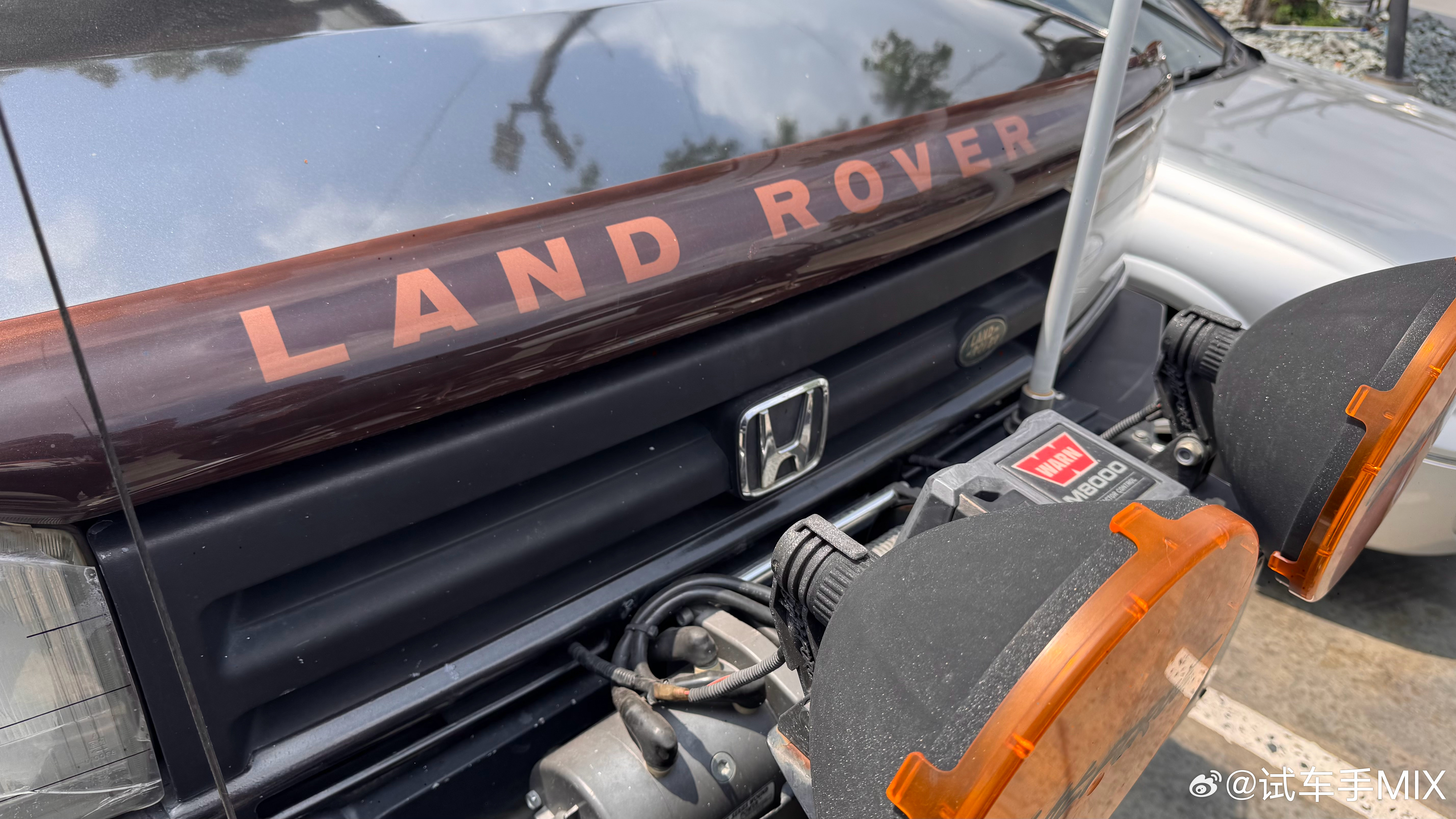 虽然这手法很有我的感觉但事实上，这确实是曾经发生过的故事这是一辆意味深长的路虎…