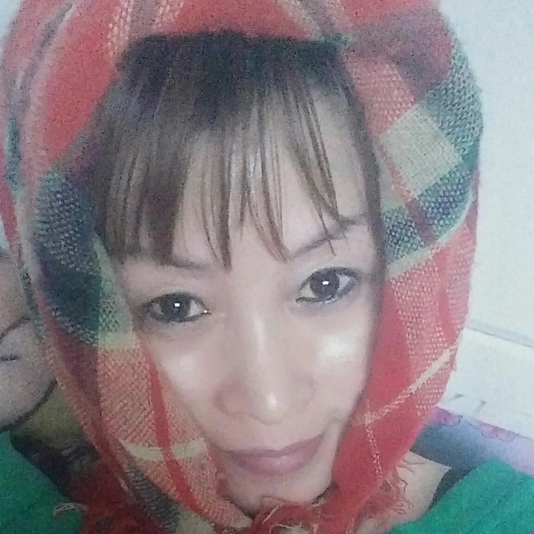 农村妇女脚踏实地