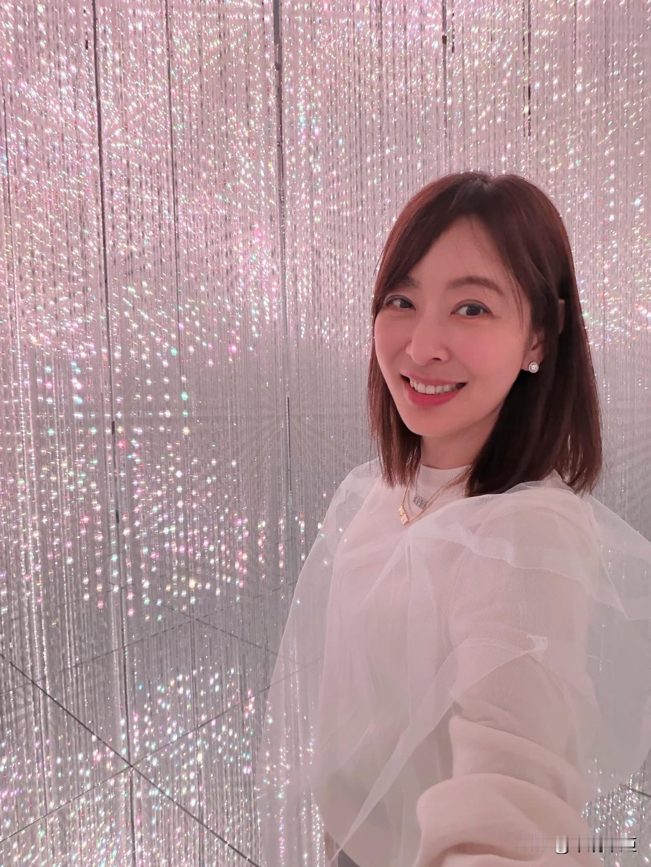 台北101大楼董事长贾永婕今（24日）在社媒发文声称，昨晚我看《铁拳教育》告诉我