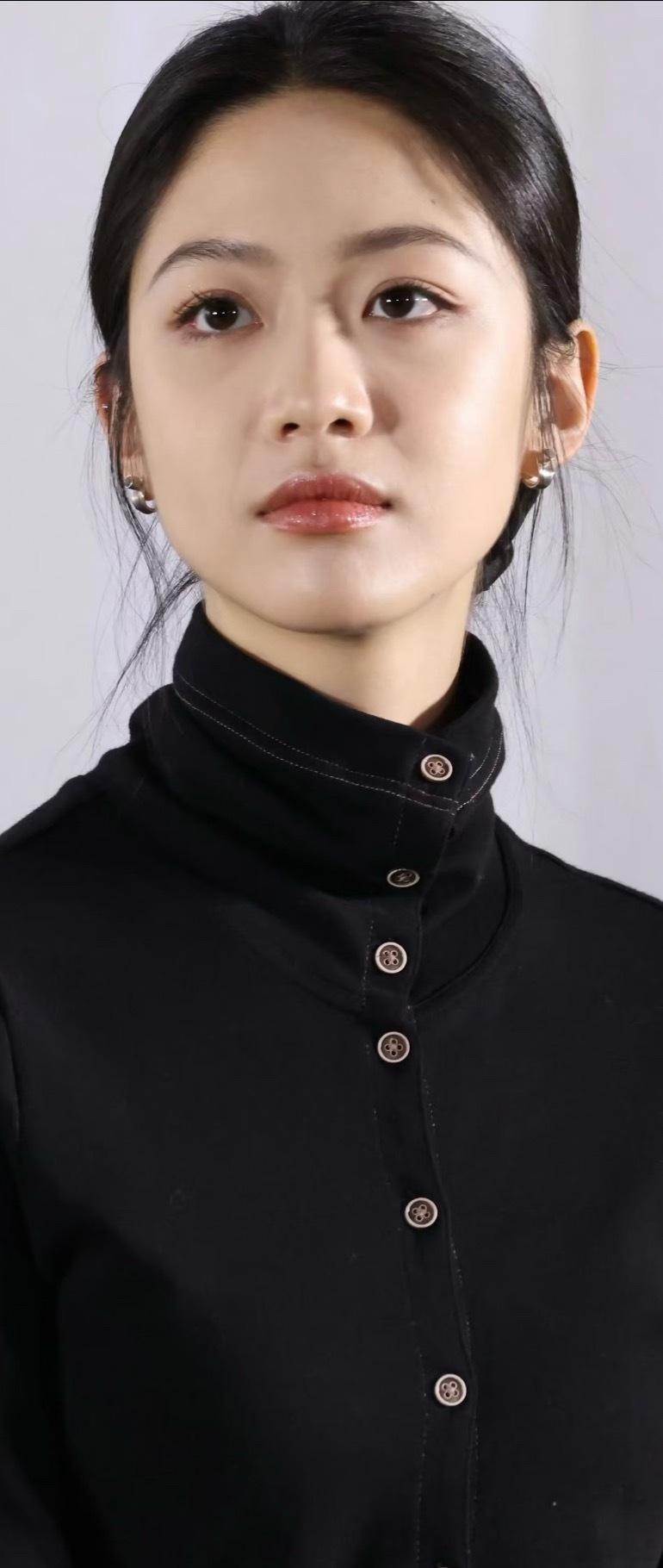 向涵之的怼脸图，这个素净白开水妆真的好美 