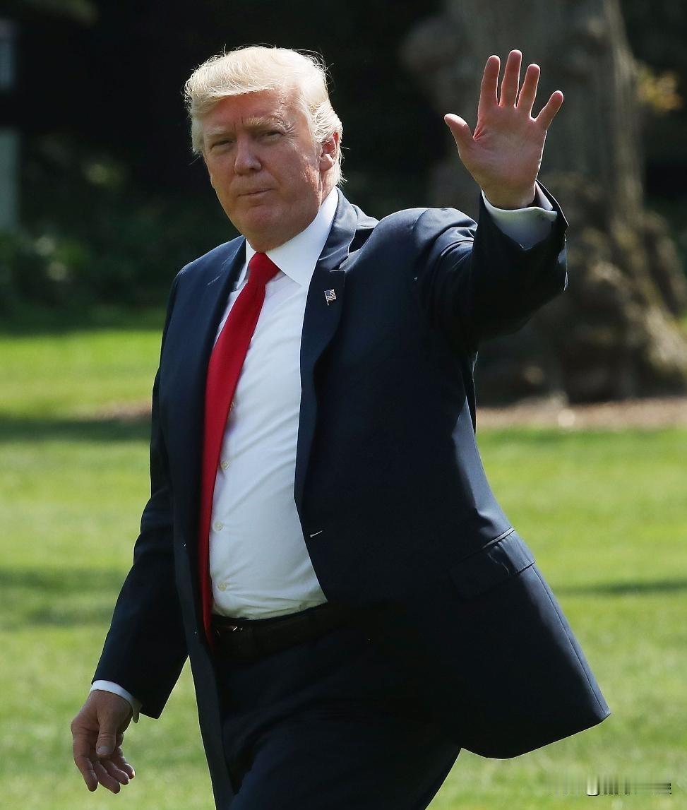 为何全美特朗普支持率居高不下?

特朗普支持率居高不下，核心在于他精准抓住了美国