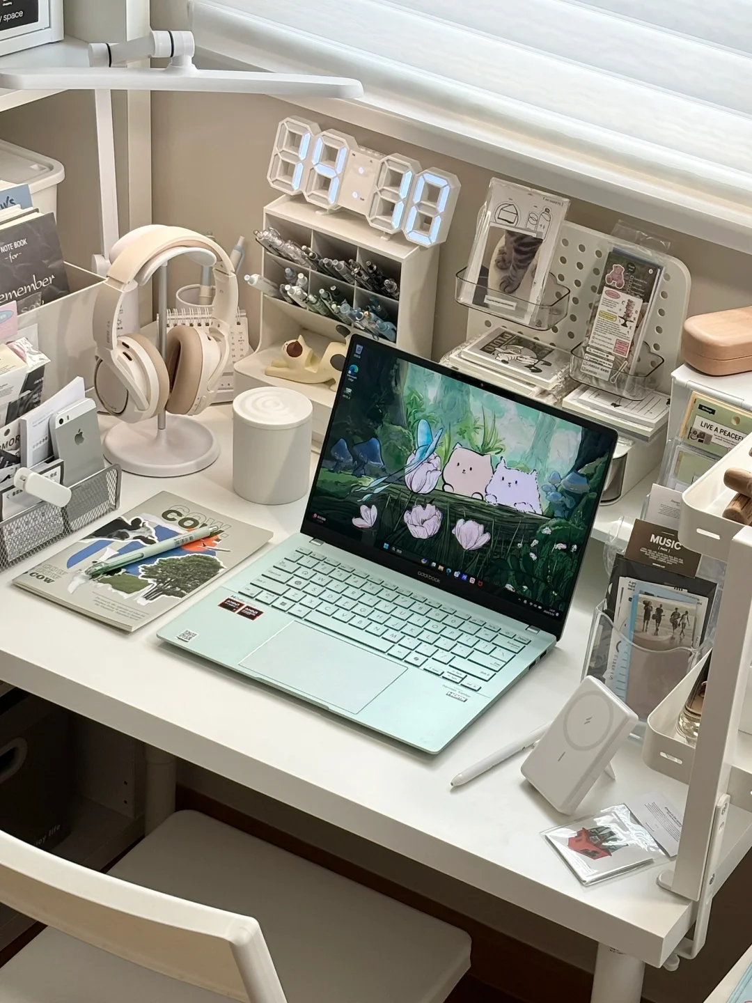 真的好喜欢我的靠窗小书桌呀~🖥