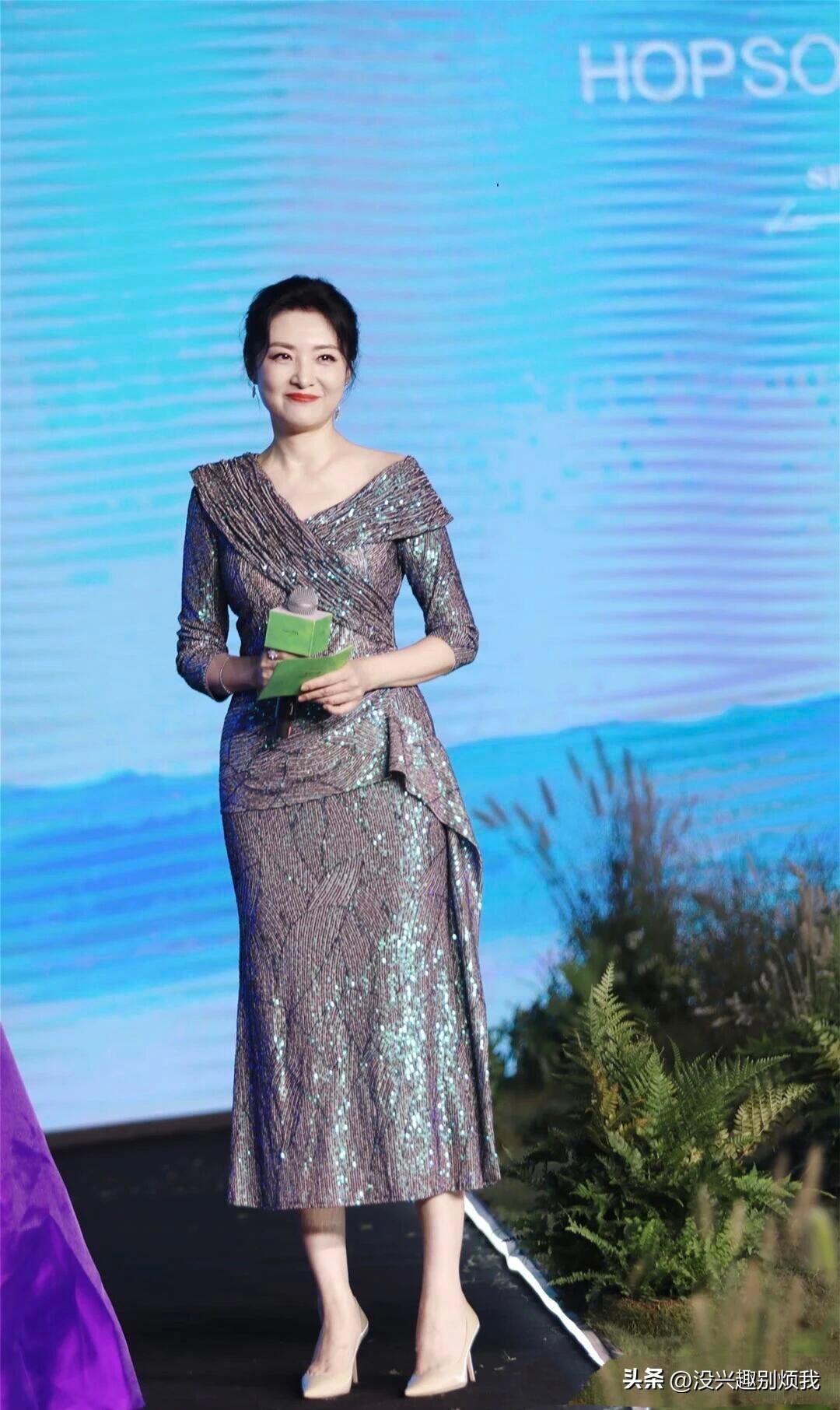 主持人周涛，皮肤，身材，身高，五官，脸型都堪称完美，最重要的是这样的美人，她竟然