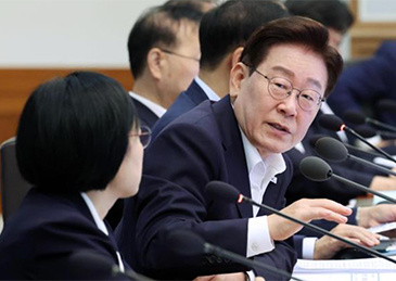 【#韩国总统李在明带头把自住房卖了#，稳定民心】据韩国《亚洲日报》报道，韩国总统