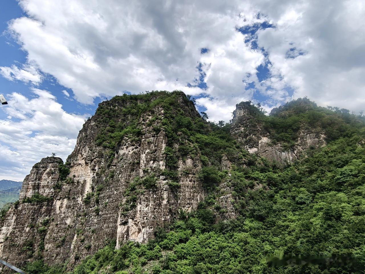 能分享一下你相册里的风景照片吗六月八日，来到滦水，登上这里的高峰，用手机拍下的风