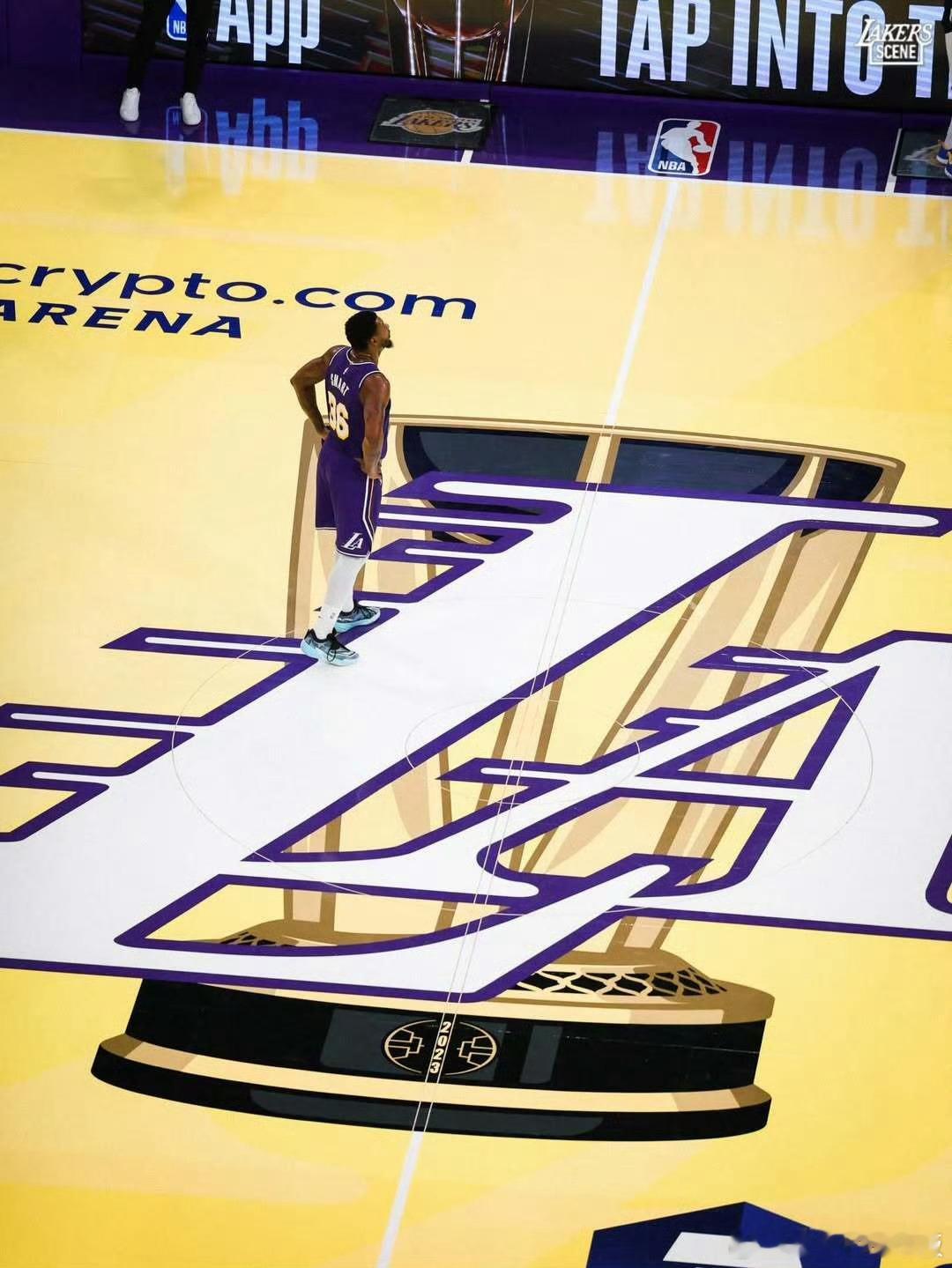 湖人今日将不会使用杯赛专属地板，预计淘汰赛前修复完毕。此前有球员反馈，在该地板打