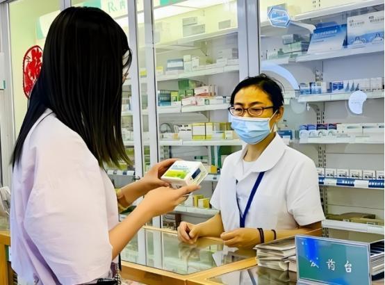 开药店一个月能挣多少钱？从买药到盈利，那些你不知道的“秘密”
线上买药便宜，这是