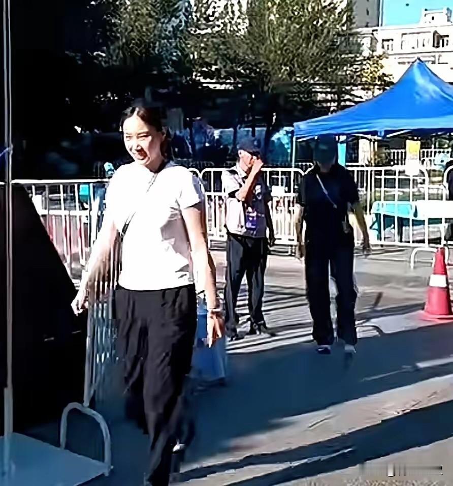 昨天梁靖崑，周启豪请陈幸同，钱天一吃豆腐脑？

哈哈！两个富二代被调侃了！
大胖
