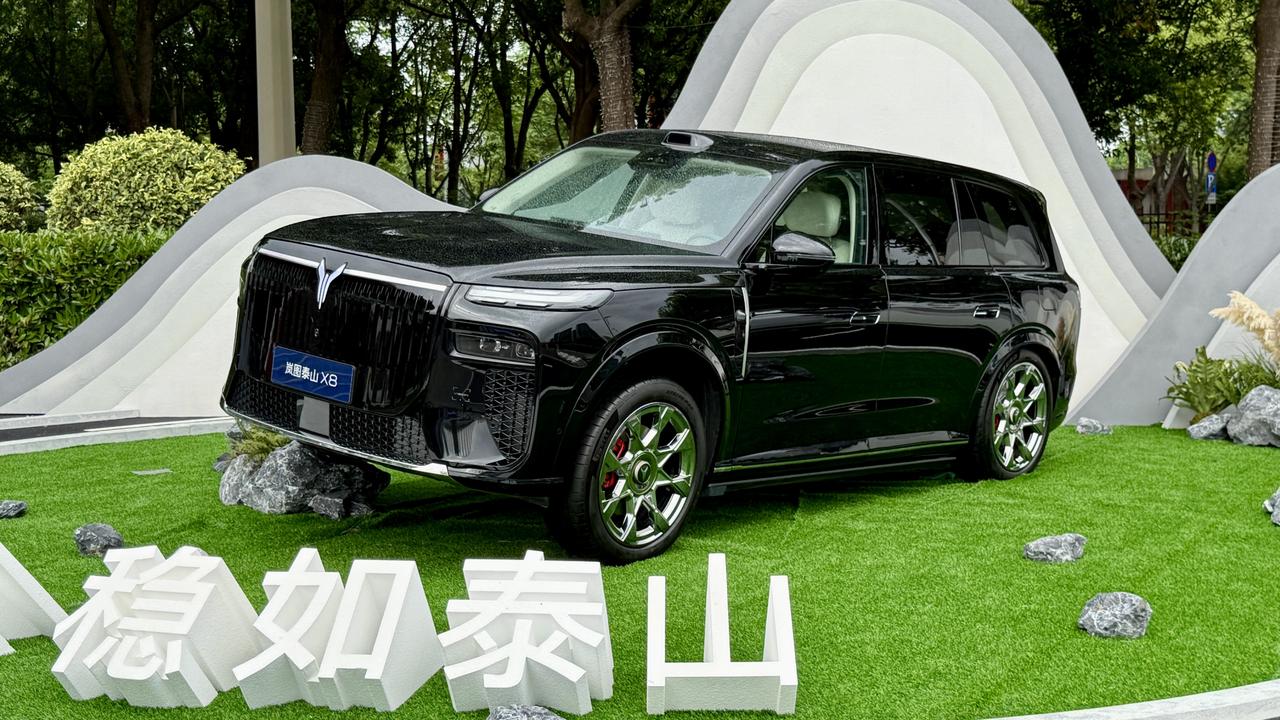 岚图泰山X8的预售价比同级别大五座SUV都要有足诚意，所以收获了5万张订单。泰山