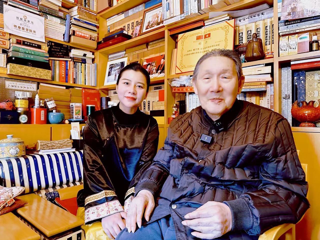 甲辰冬拜访楼宇烈.北京大学哲学系教授，北京大学宗教文化研究院名誉院长.先生题字·
