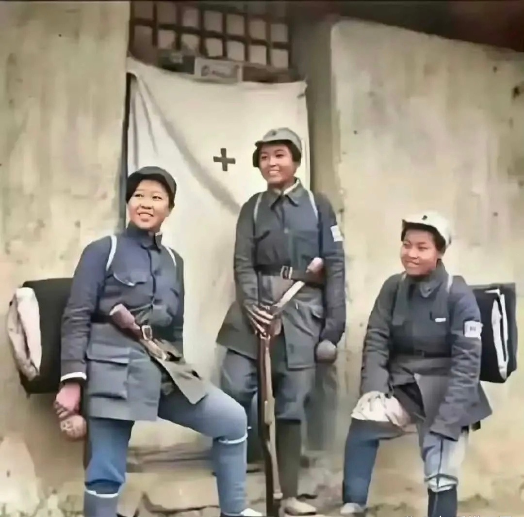 左边是真实照片，右边是影视作品 