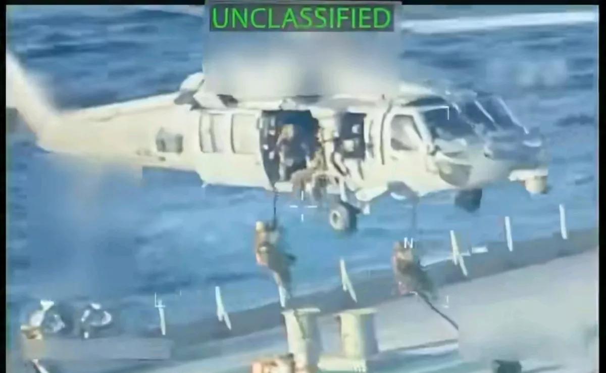 路透社消息，当地时间12日，多家大型船运公司宣布，由于可能面临美国政府，通过军事