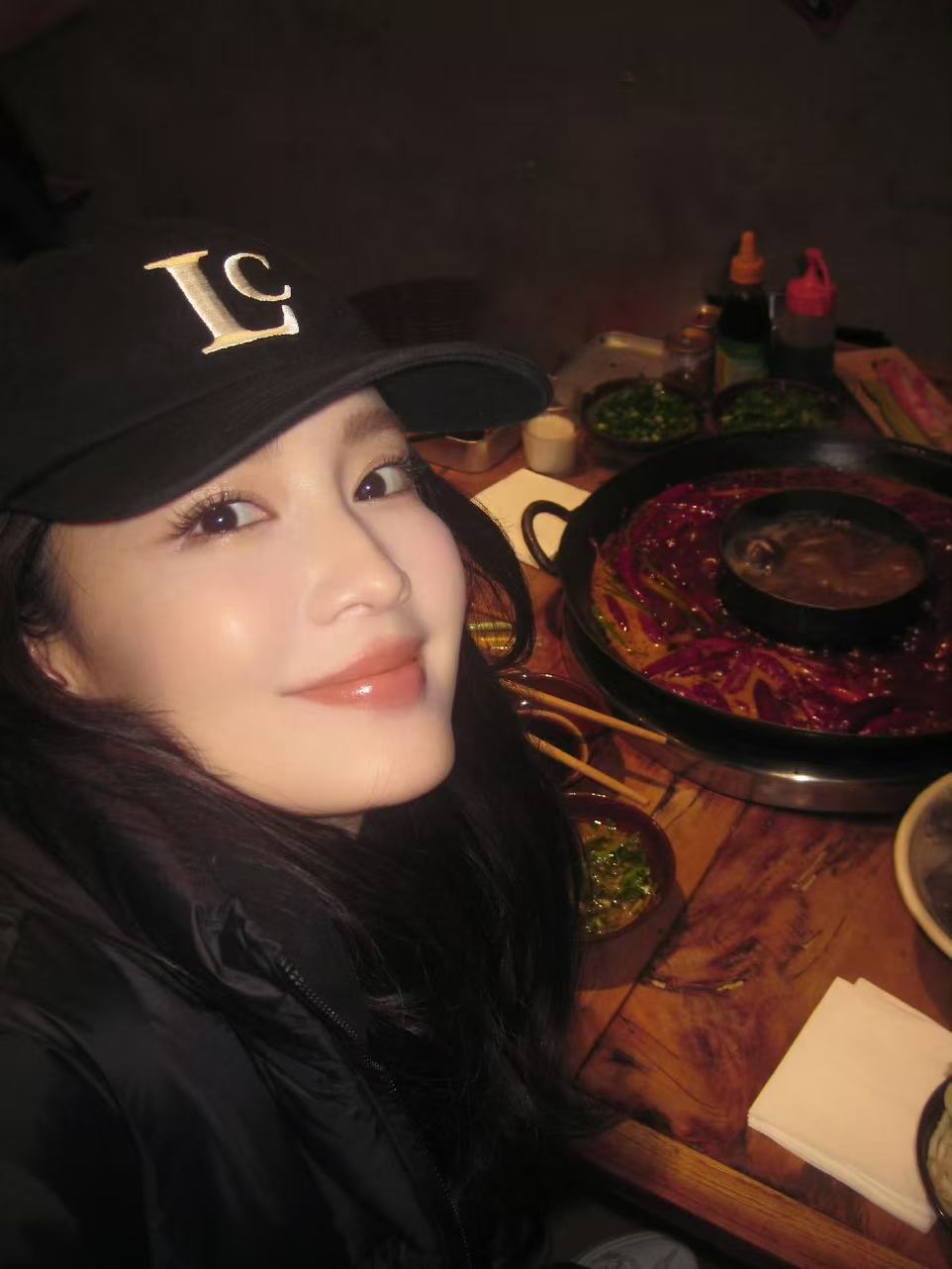 想象当中我吃火锅的样子： 