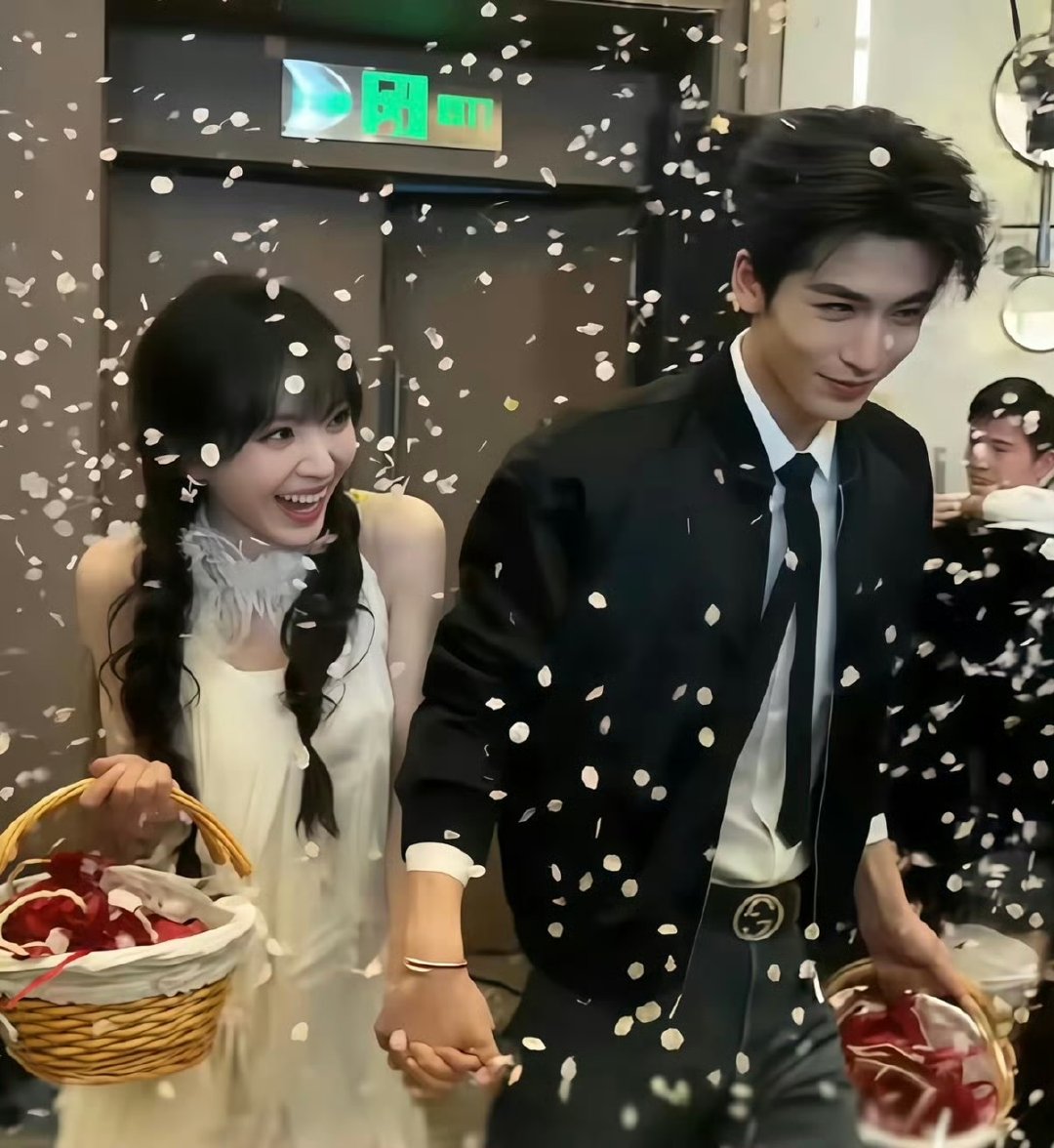 张凌赫田曦薇还是纯爱番张凌赫田曦薇太甜了 