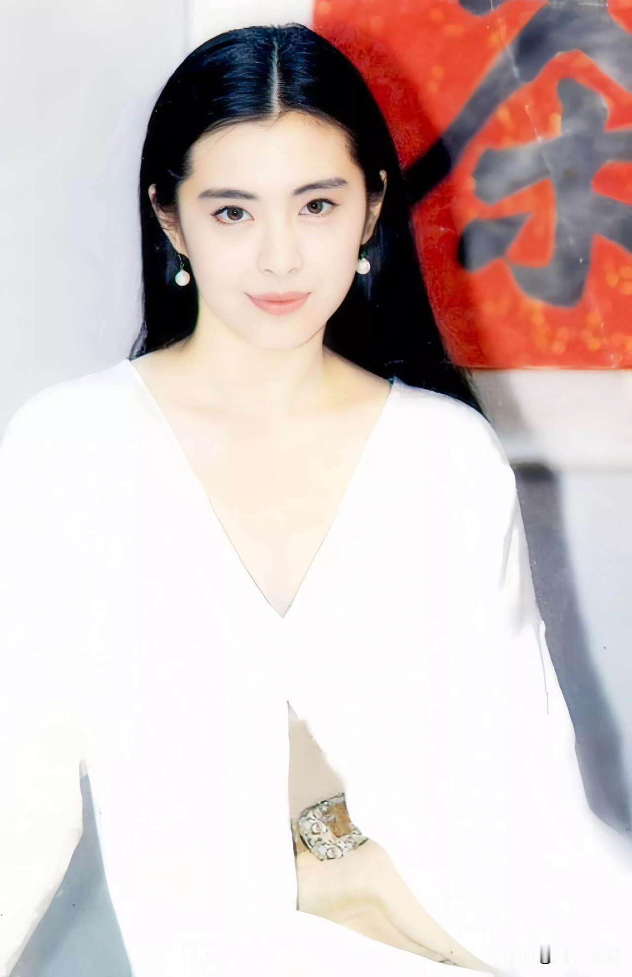 像王祖贤这样的美女，本是天上的仙女，她只是下凡来看看，看完了就回去，不可能结婚生
