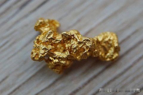 专家谈金价上涨原因。
自今年年初以来，黄金价格一直在上涨。贵金属成本涨幅已达22