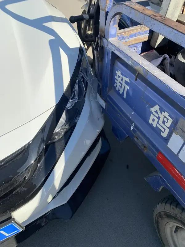 这称不上诈骗，只能说是被人戏耍了一番。
我老家的一位邻居，是个货车司机，在为客户