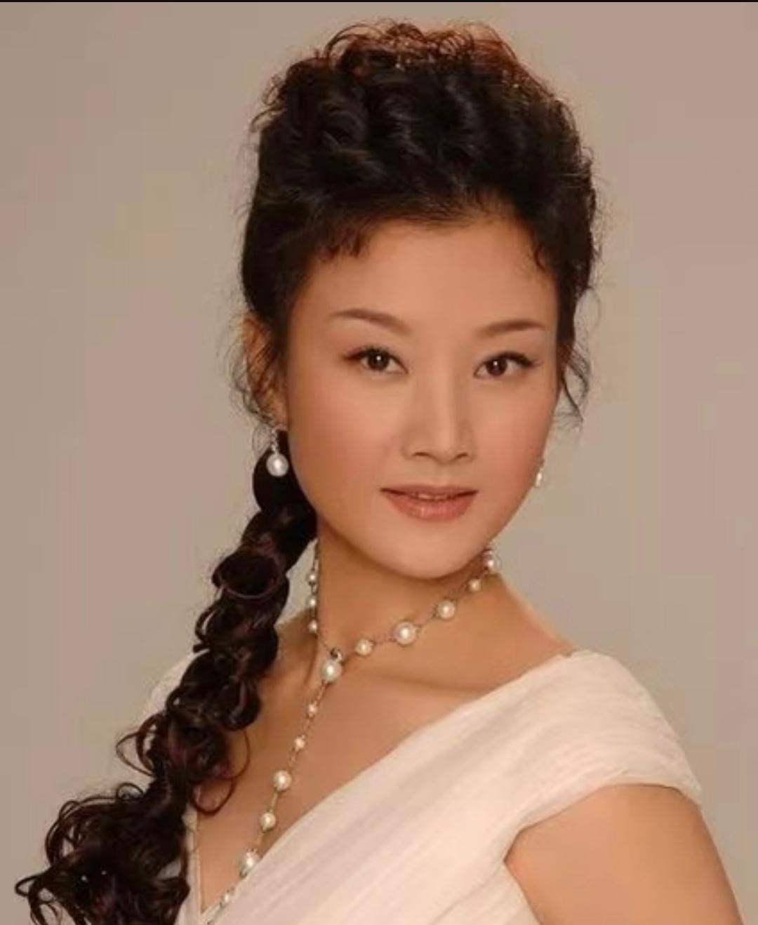 1992年春天的新婚之夜，宋祖英对丈夫说出的那句话，让很多人意外。不是甜言蜜语，