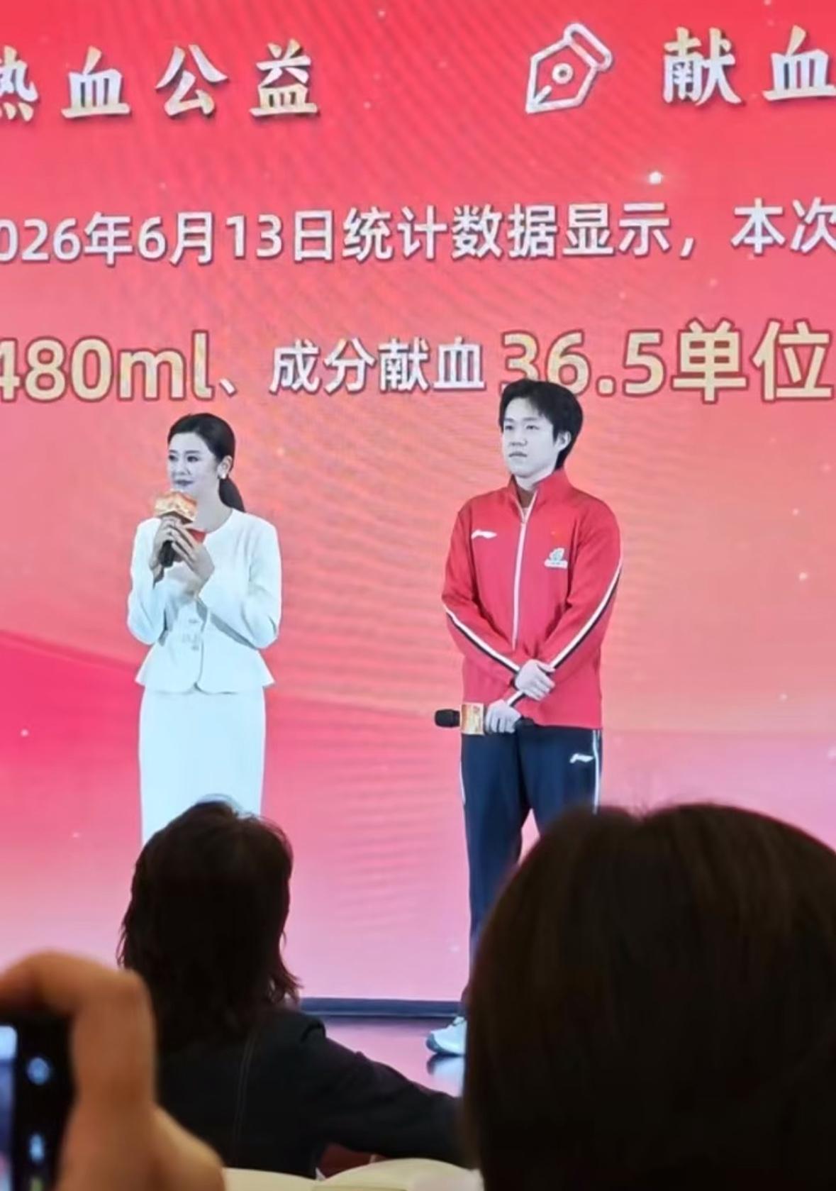 6月13日王楚钦参加热血公益，献血光荣的公益活动，永远让人敬佩啊！
王楚钦在积极