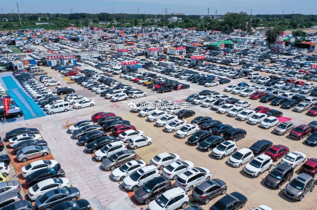 二手车市场里准新车库存超过一个月的基本上都赔钱~这个月新车为了应对断崖式下滑，所