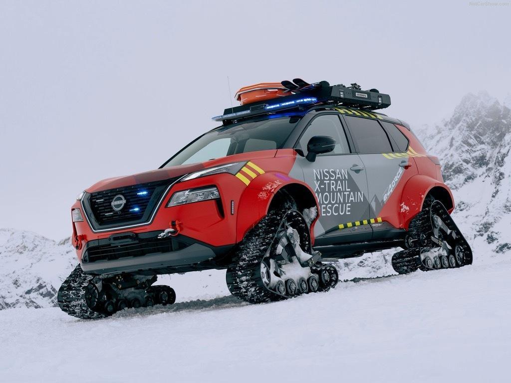 雪道救援车来喽、基于日产奇骏打造。混动电驱不仅仅有履带设计、车内还有担架床、救援