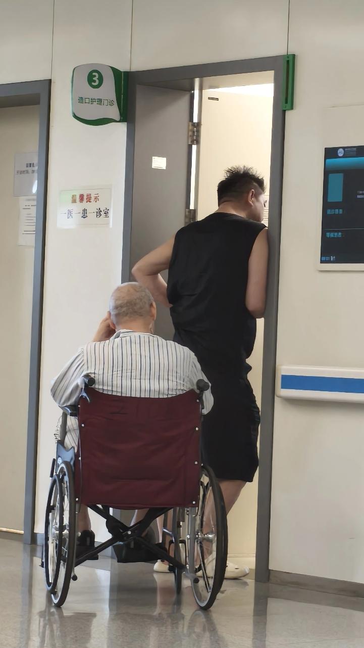 都说养儿防老，事实是这样的吗养儿防老这句话千真万确。现实中，很多儿子在父母年迈时