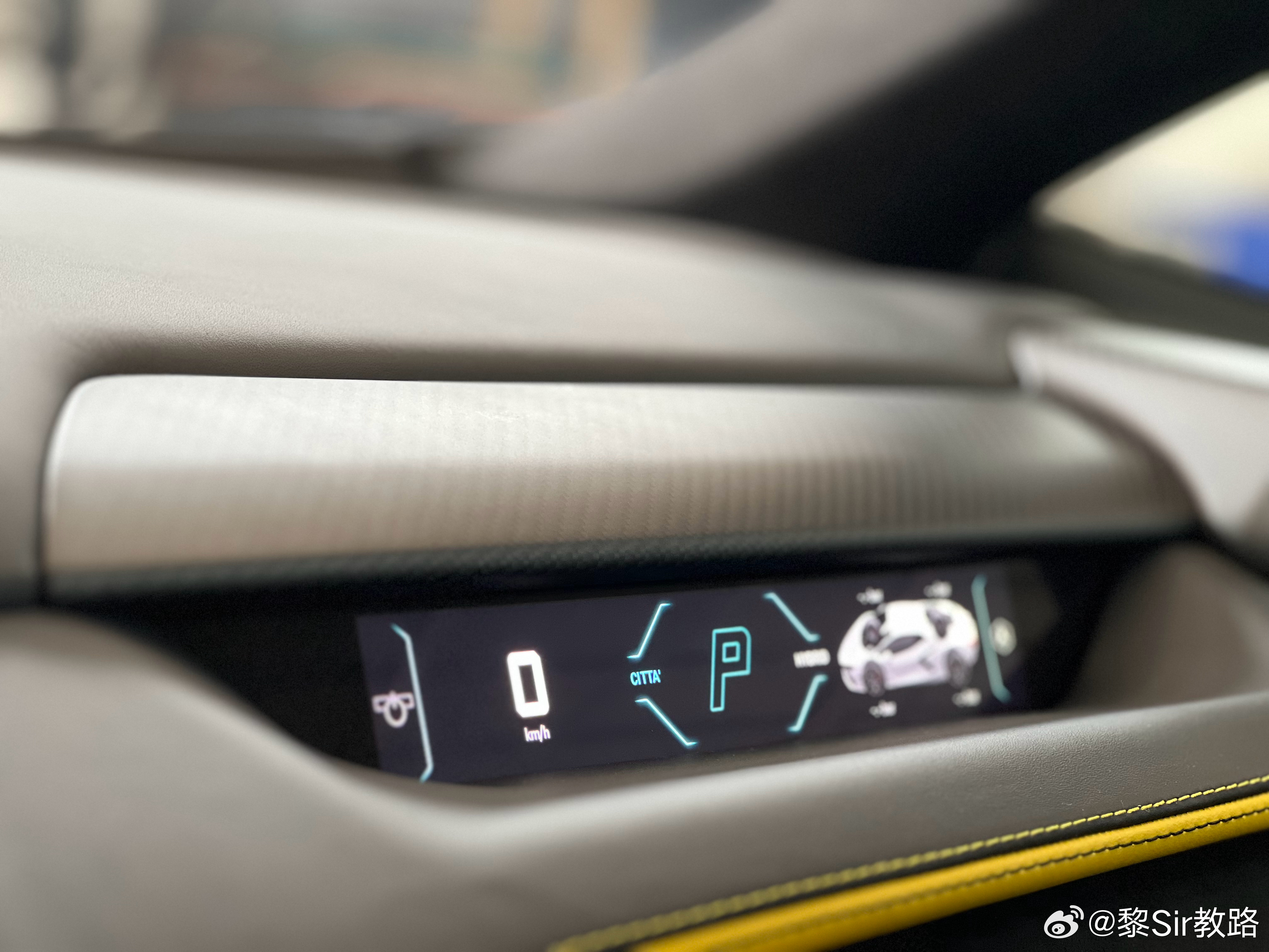 这个副驾屏那么小．跟新势力没得比吧大v聊车