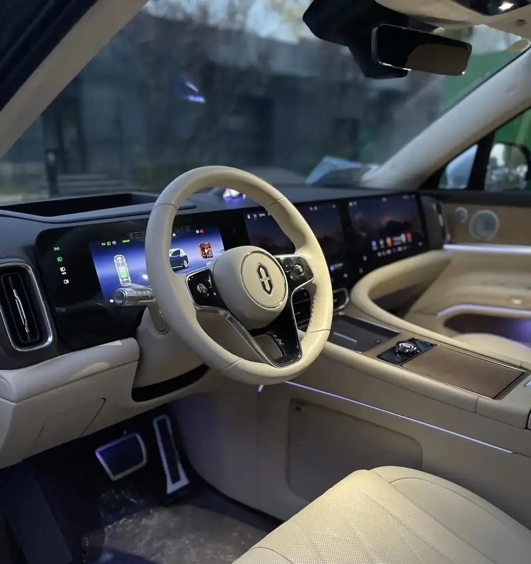 我把宝马5系换成问界M9，算了笔账，发现电车是真省钱。以前那台530Li，落地快