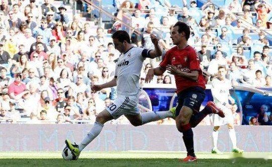 【皇马七年锋王赛后宣布离队：再见皇马！我要走了】伊瓜因是皇马离队的热门，球迷从他