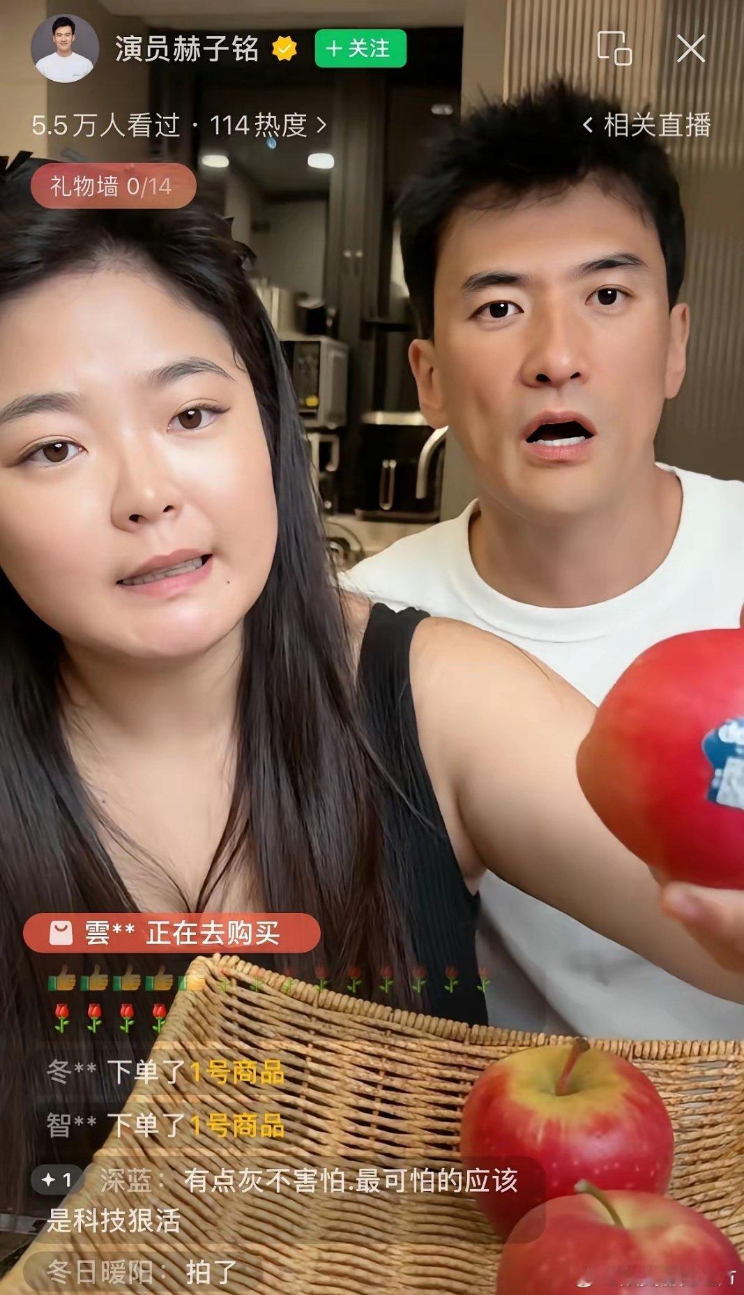 好家伙，赫子铭终于肯让素人妻子露面了，两人还合体直播带货！有没有发现？赫子铭二婚