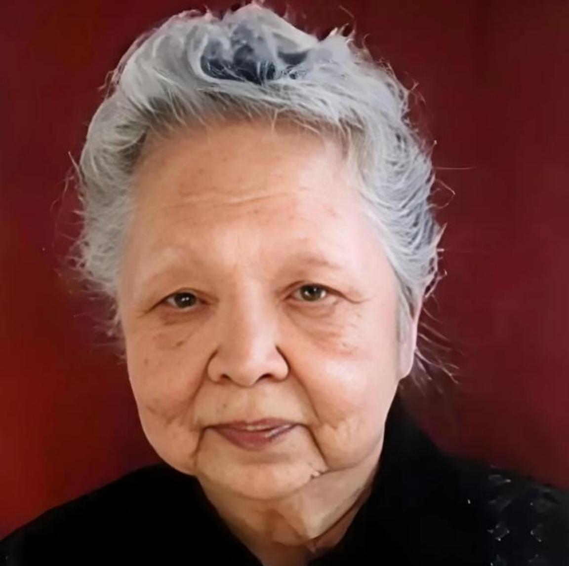 她才是中国真正的超级巨星，终生未婚，将自己的一生都奉献给了祖国！

林兰英全身心