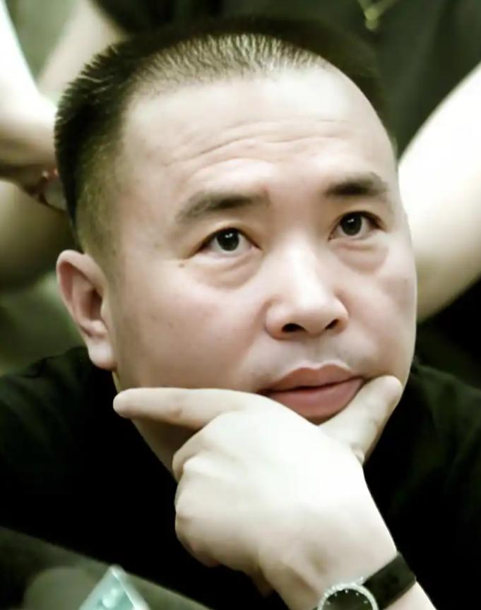 1999年，专案组抓捕赖昌星，没想到有人做内鬼通知赖昌星逃到加拿大，经排查，这个