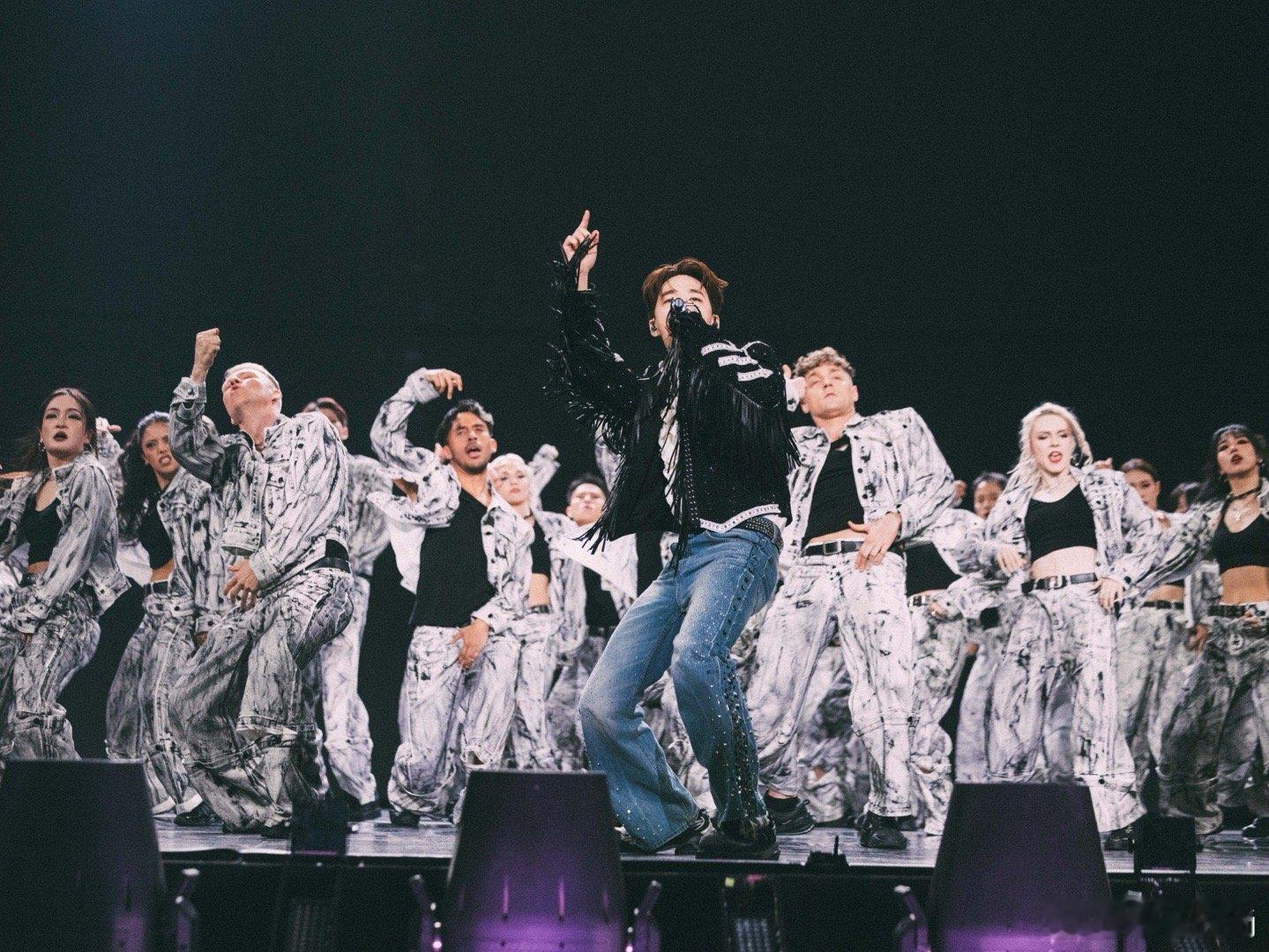 刘宪华 唯一真神 从第一个音符响起，到最后一个回声消散，他构建又主宰了整个声场宇