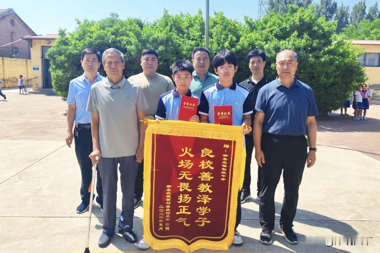 就在咱们天津，俩初中生的一个举动，彻底把我看哭了！

前两天宝坻郝各庄初级中学的