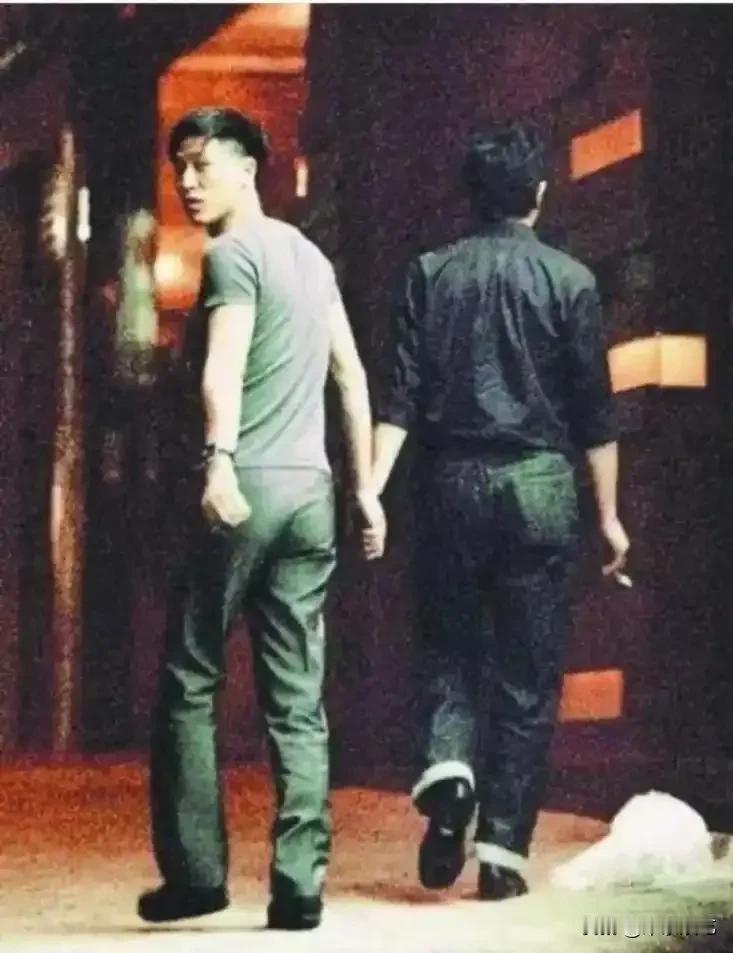 怎么形容呢，一种无所畏惧，只想做自己的人生态度，那是无数人梦寐以求的，什么都不要