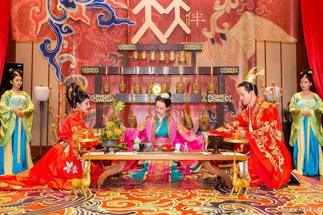 下联二：轻吟楚辞始觉愁