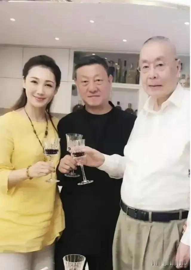 近日,歌星韩磊陷入了一场舆论风波。辽宁网民“治愈”在社交平台爆料，称韩磊让其怀孕