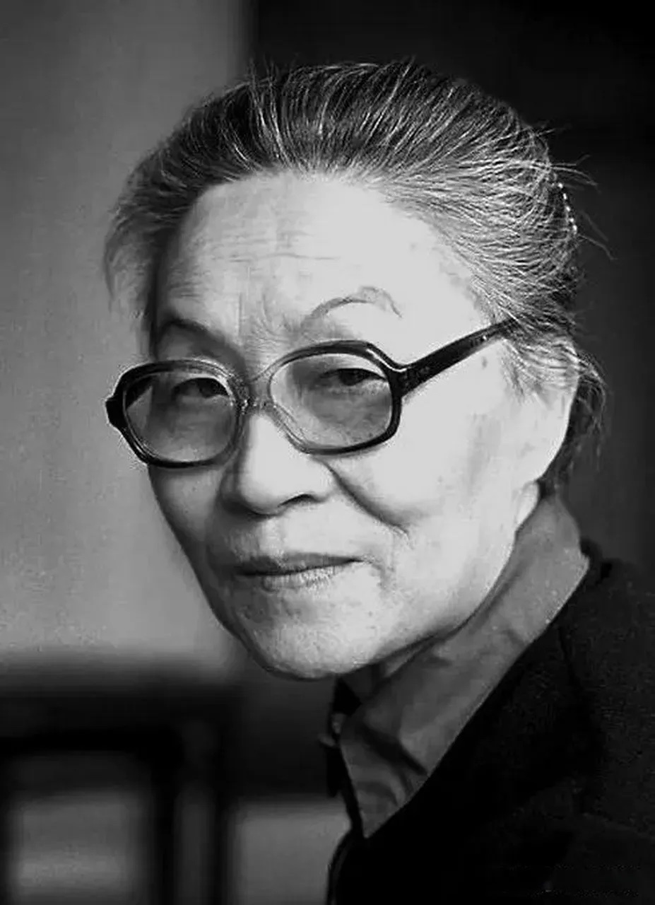杨绛先生说：“人生就是一场体验，请你尽兴。该放的放，该忘的忘，让心归零，微笑前行