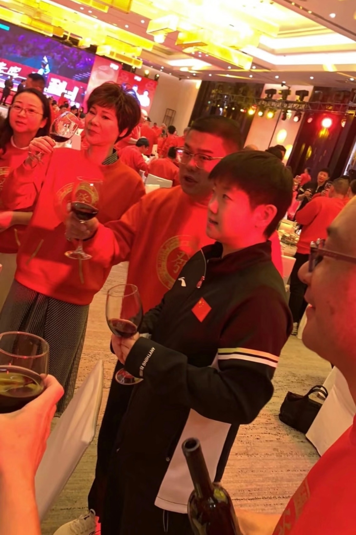 敬酒两只🍷🍷 