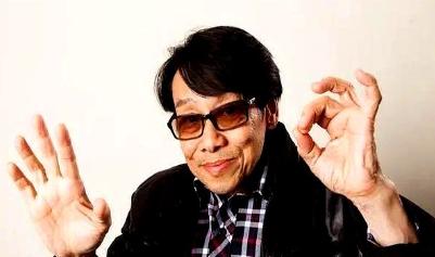 两岁时被几个大人死死按在手术台上，在没有任何全麻的情况下被生生抽走脊髓，这个被骨