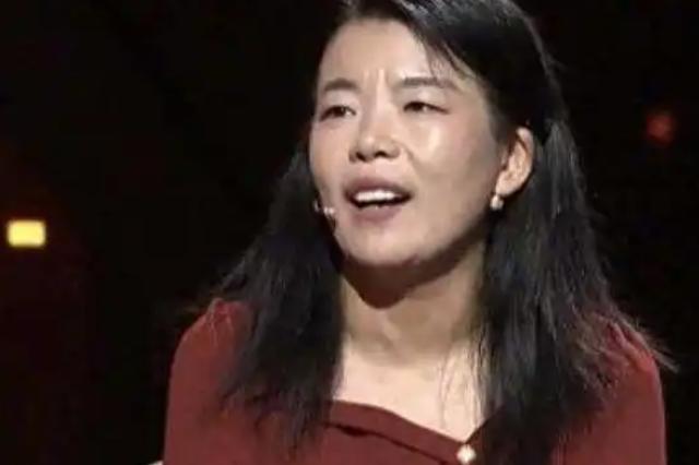 1989年，山东临朐，67岁的老太太在路边捡到一个刚出生不久的女婴。她抱着孩子挨