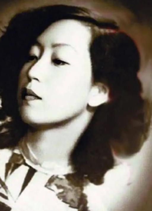 1956年，36岁的张爱玲结识65岁的美国作家赖雅，一夜过后，她执意要嫁给对方，